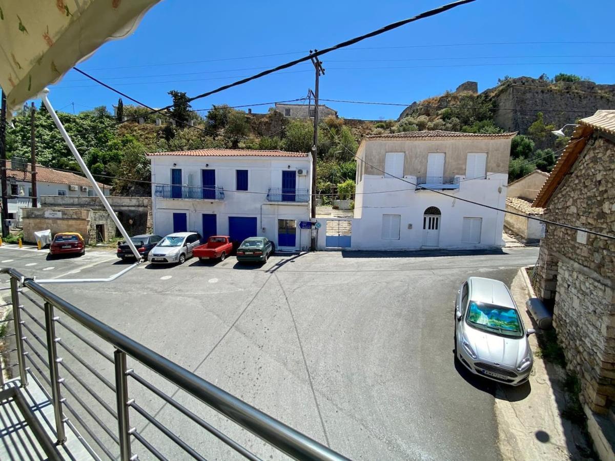 Blu Blu Apartment With Castle View Koróni المظهر الخارجي الصورة
