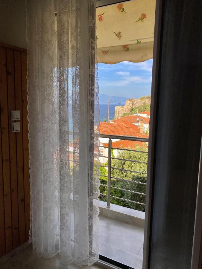 Blu Blu Apartment With Castle View Koróni المظهر الخارجي الصورة